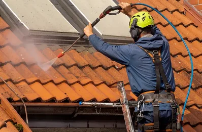 Démoussage et hydrofuge de toiture à Giat